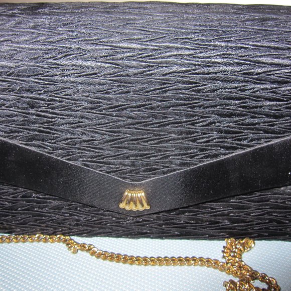 Black Evening Back w/Gold accent & chain by Walborg - Vintage - Picture 3 of 6